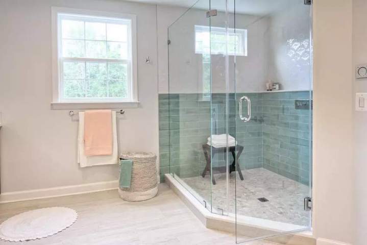 Comment aménager une salle de bains PMR conforme aux normes ? Schœlcher